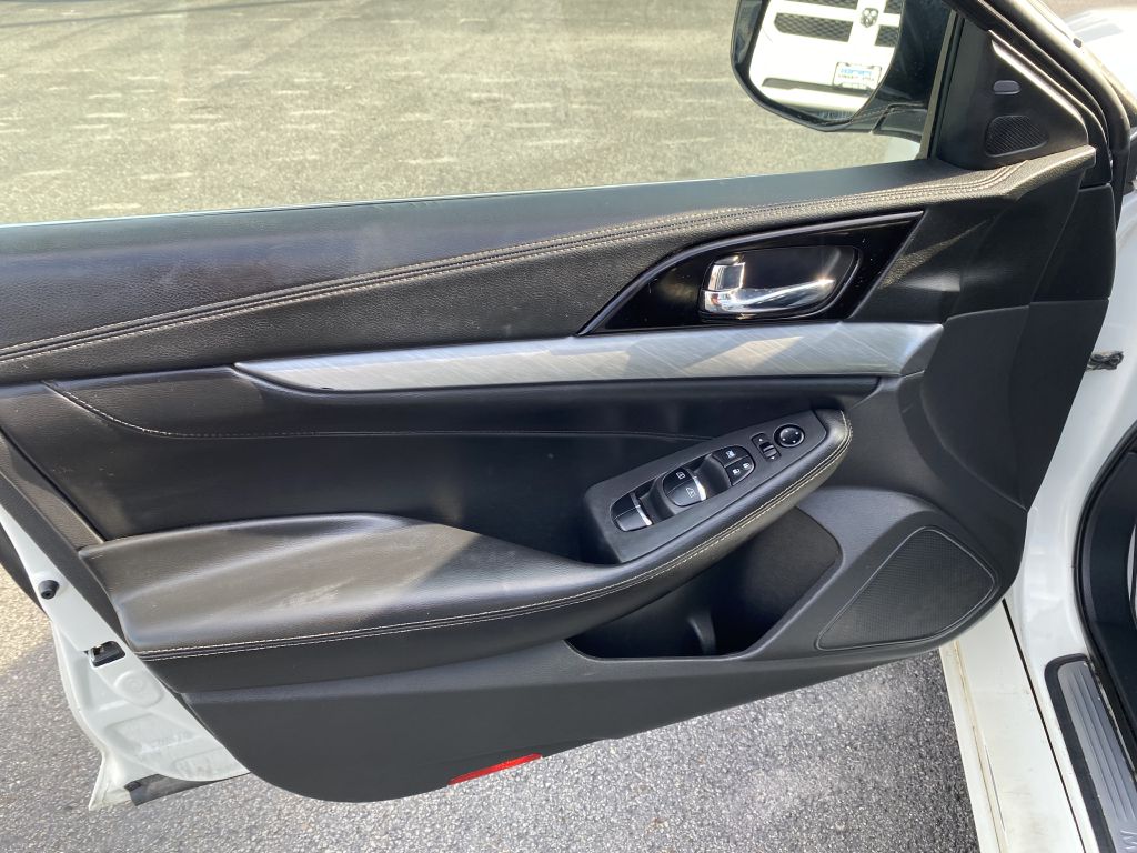Photo 19 of this NISSAN MAXIMA