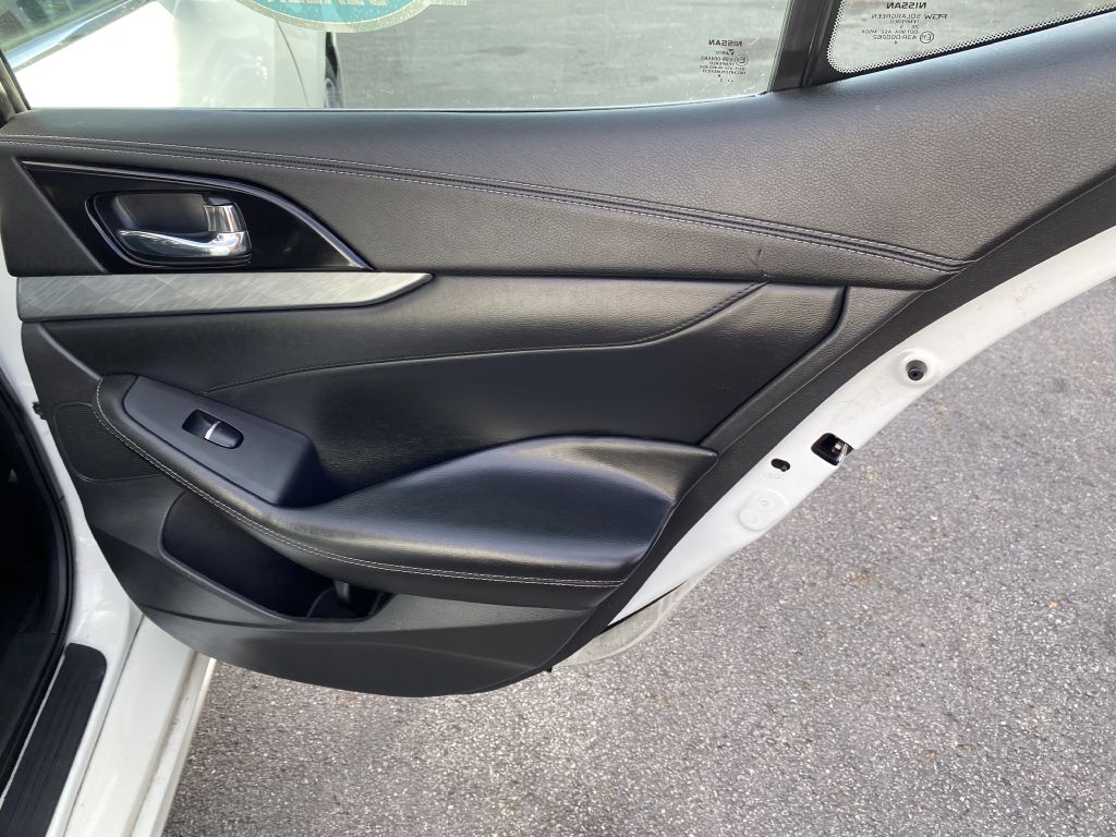 Photo 21 of this NISSAN MAXIMA