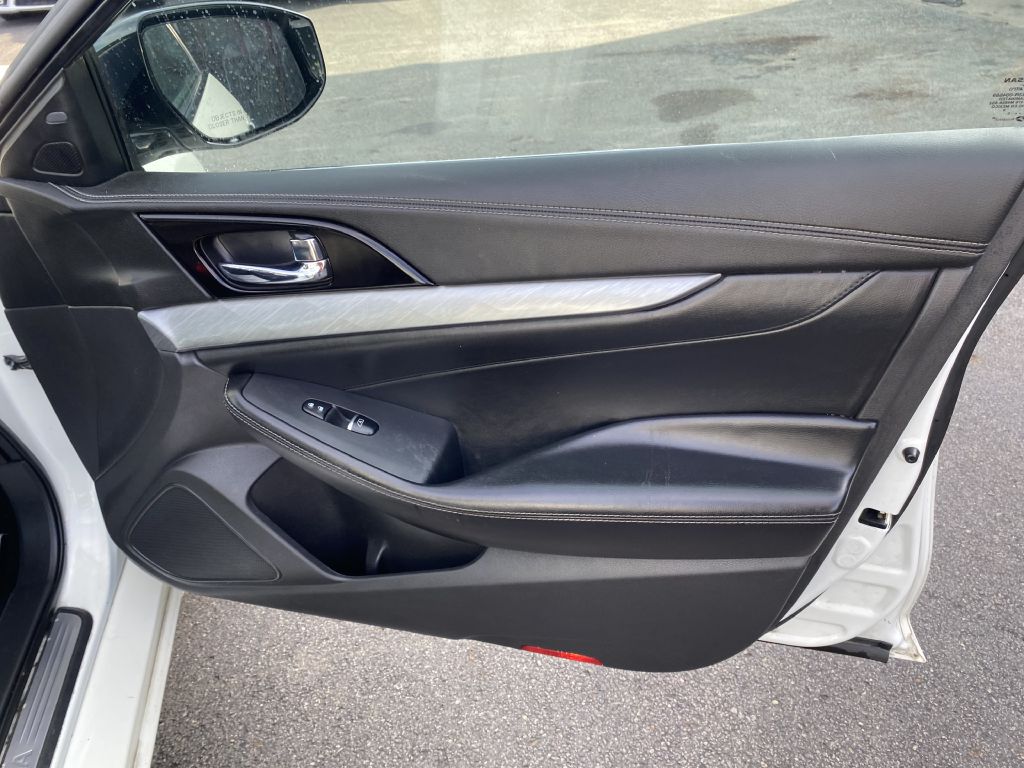 Photo 22 of this NISSAN MAXIMA