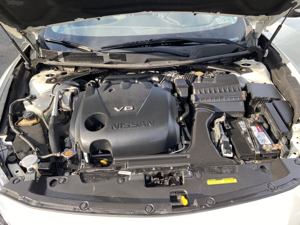 Photo 23 of this NISSAN MAXIMA