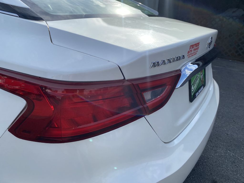 Photo 25 of this NISSAN MAXIMA