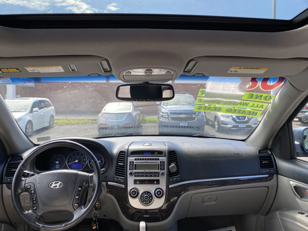 Photo 9 of this HYUNDAI SANTA FE