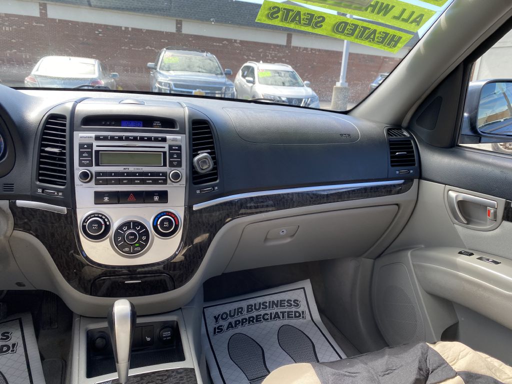 Photo 11 of this HYUNDAI SANTA FE