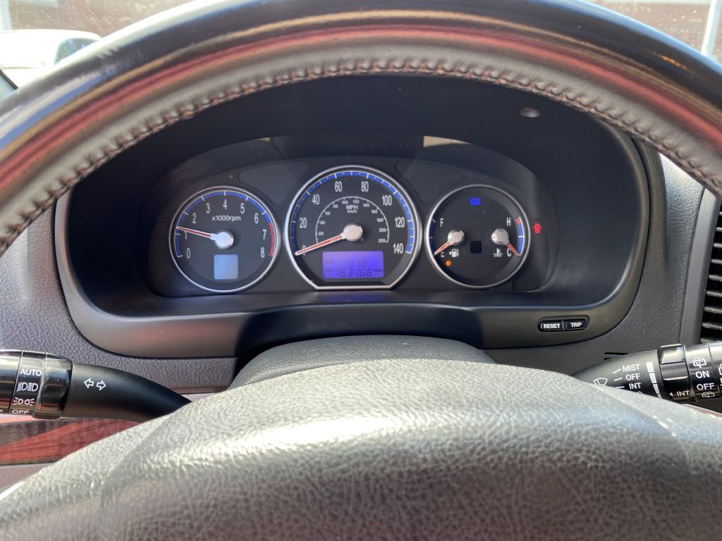 Photo 12 of this HYUNDAI SANTA FE