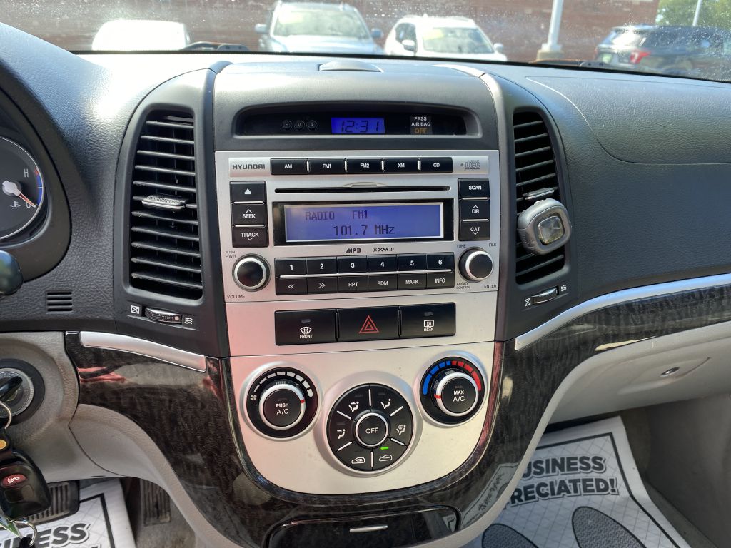 Photo 13 of this HYUNDAI SANTA FE