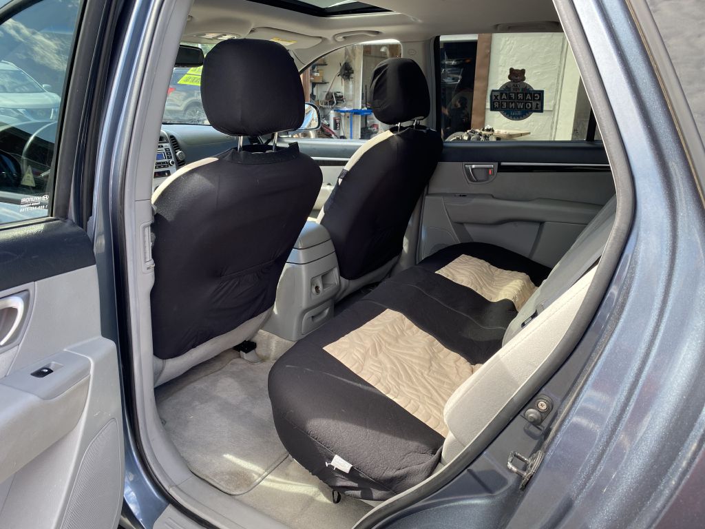 Photo 15 of this HYUNDAI SANTA FE