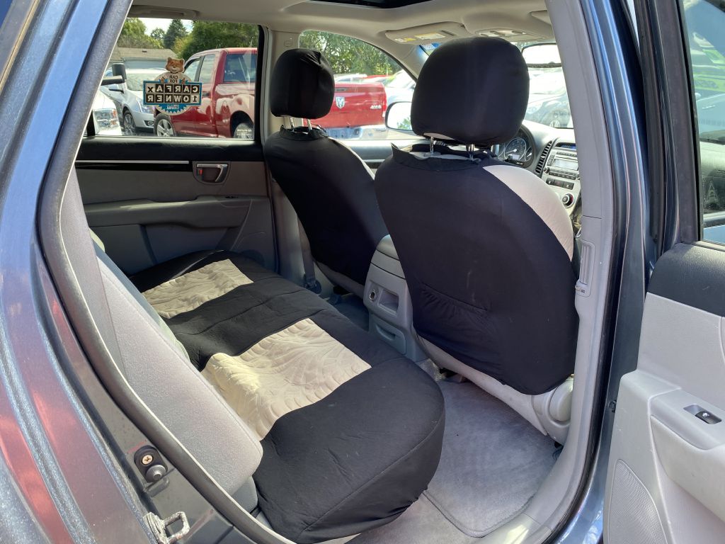 Photo 17 of this HYUNDAI SANTA FE