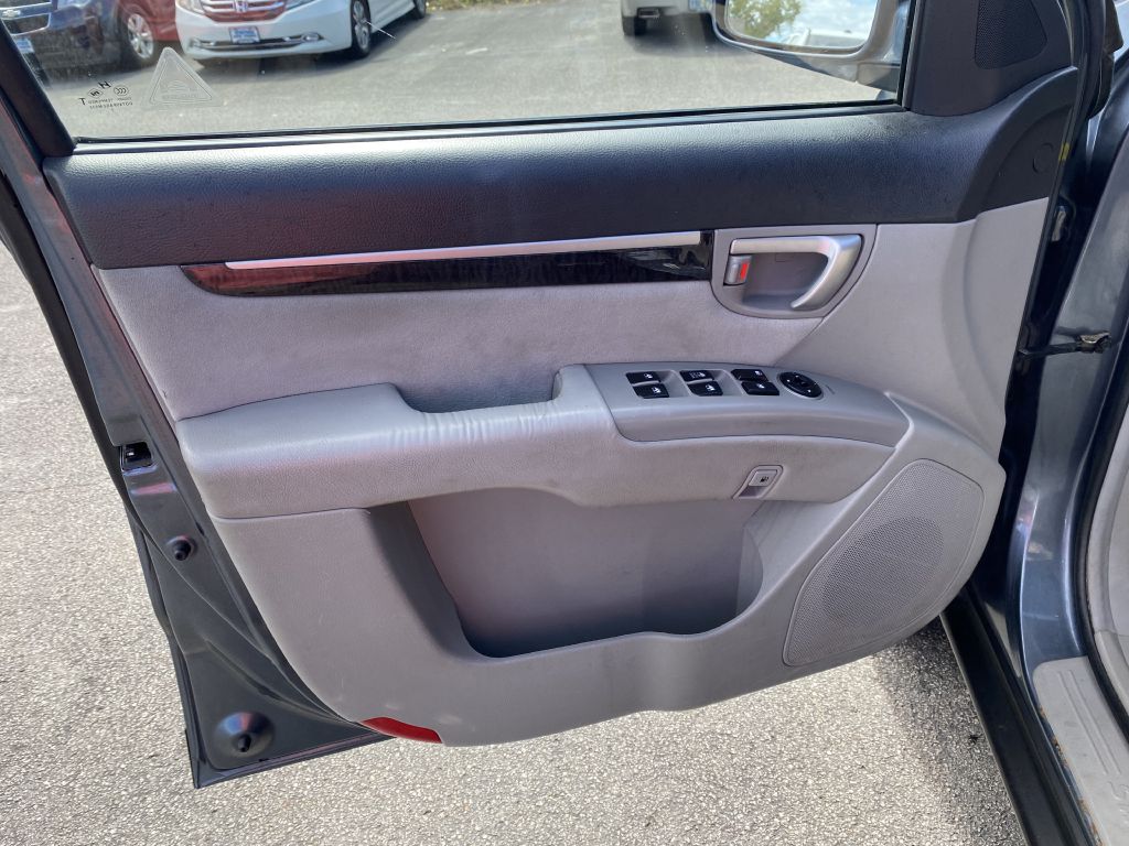 Photo 20 of this HYUNDAI SANTA FE