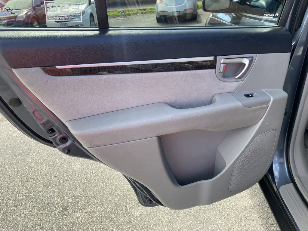 Photo 21 of this HYUNDAI SANTA FE