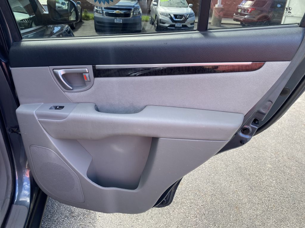 Photo 22 of this HYUNDAI SANTA FE