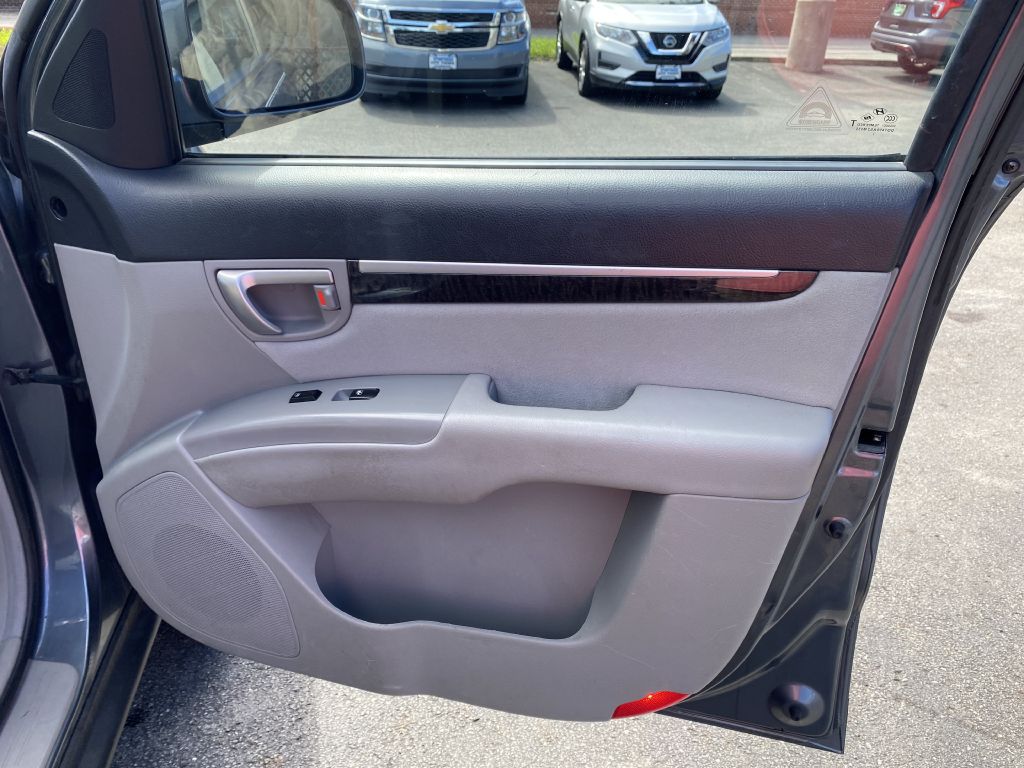 Photo 23 of this HYUNDAI SANTA FE