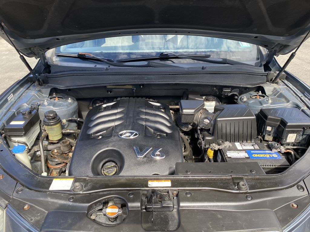 Photo 24 of this HYUNDAI SANTA FE