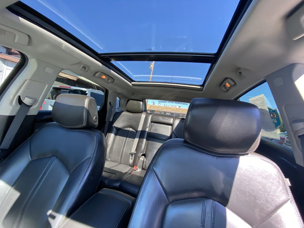 Photo 19 of this CADILLAC SRX
