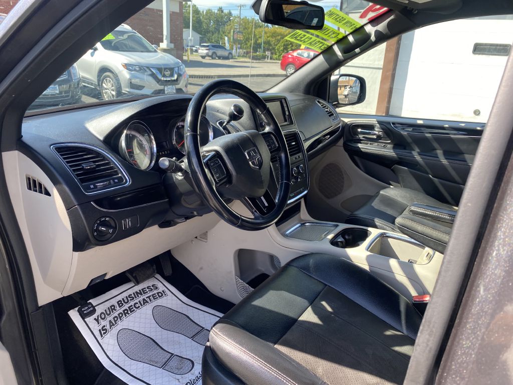 Photo 14 of this DODGE GRAND CARAVAN