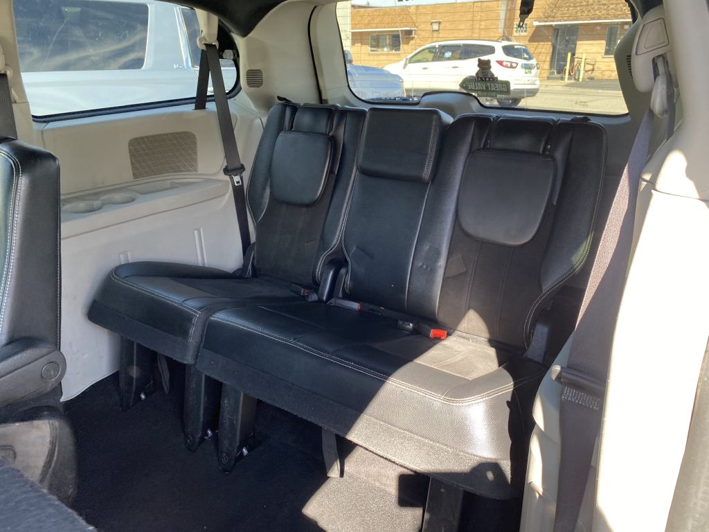 Photo 16 of this DODGE GRAND CARAVAN