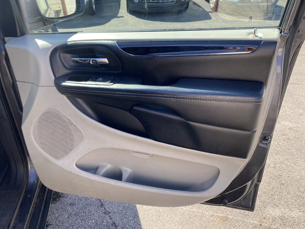 Photo 22 of this DODGE GRAND CARAVAN
