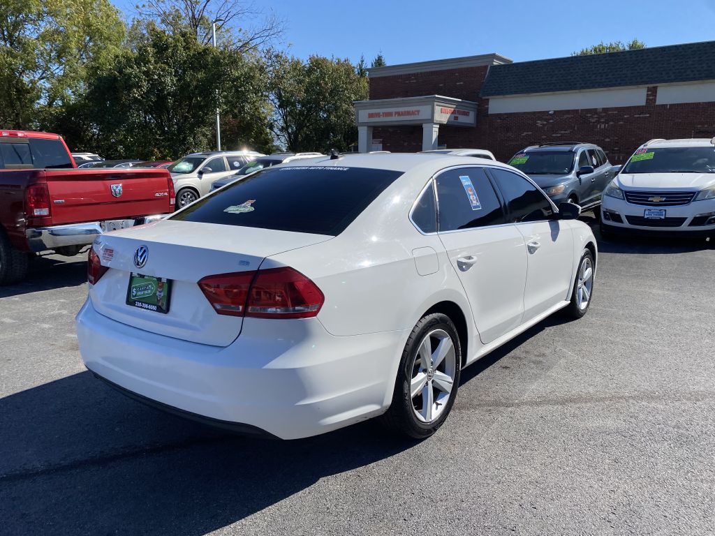 Photo 5 of this VOLKSWAGEN PASSAT
