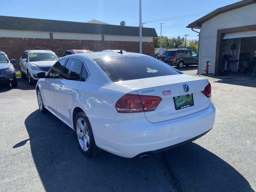 Photo 7 of this VOLKSWAGEN PASSAT