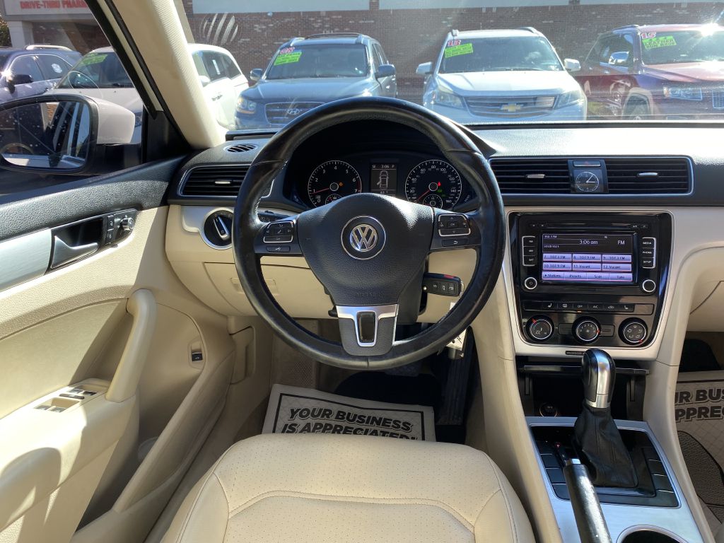 Photo 10 of this VOLKSWAGEN PASSAT