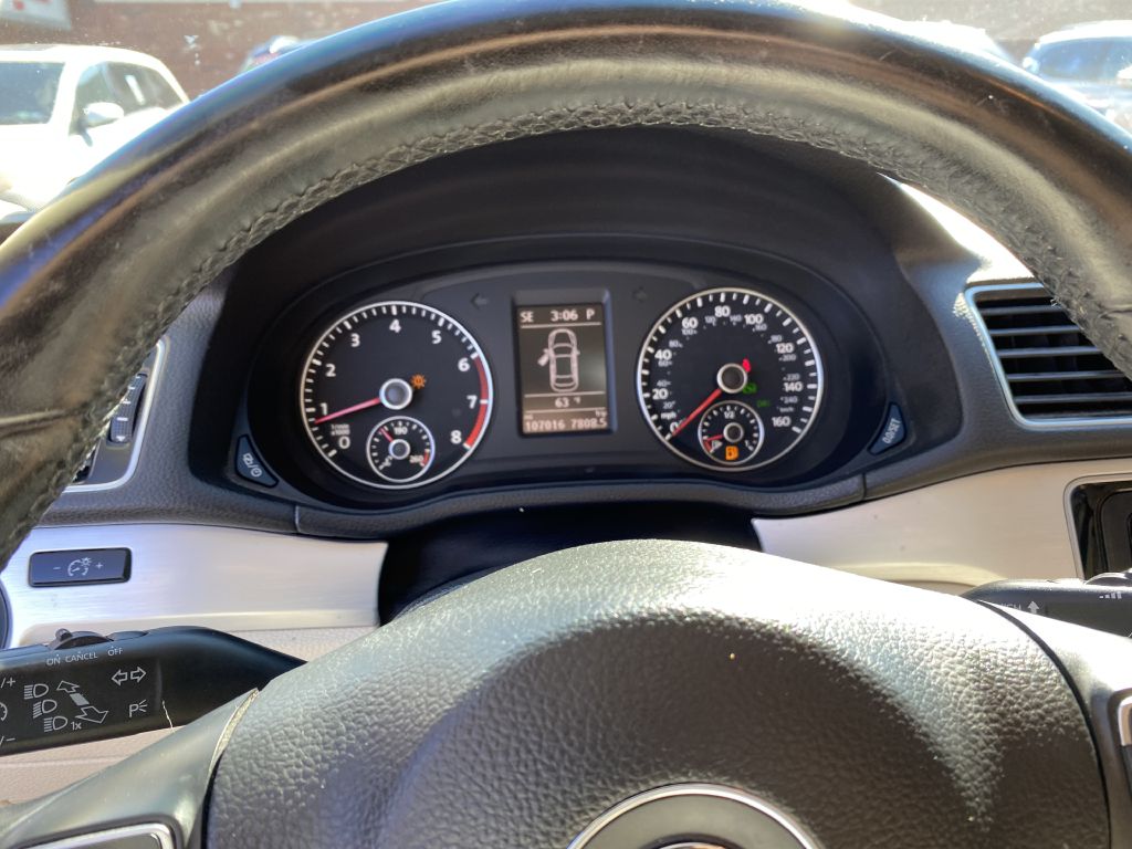 Photo 12 of this VOLKSWAGEN PASSAT