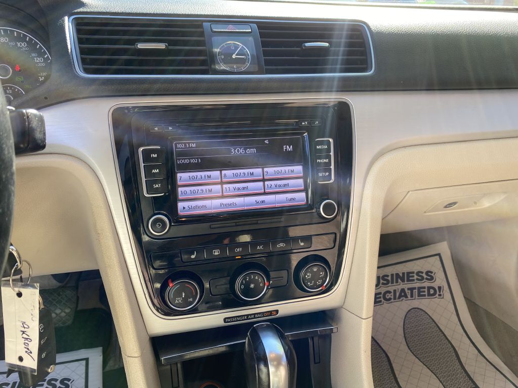 Photo 13 of this VOLKSWAGEN PASSAT