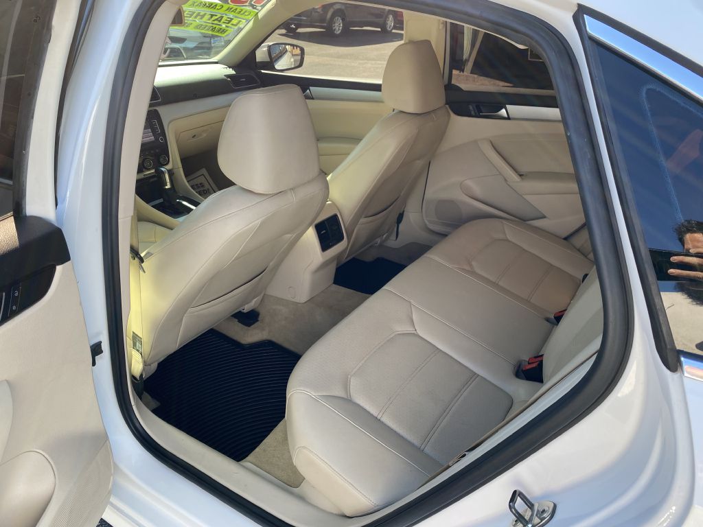 Photo 15 of this VOLKSWAGEN PASSAT