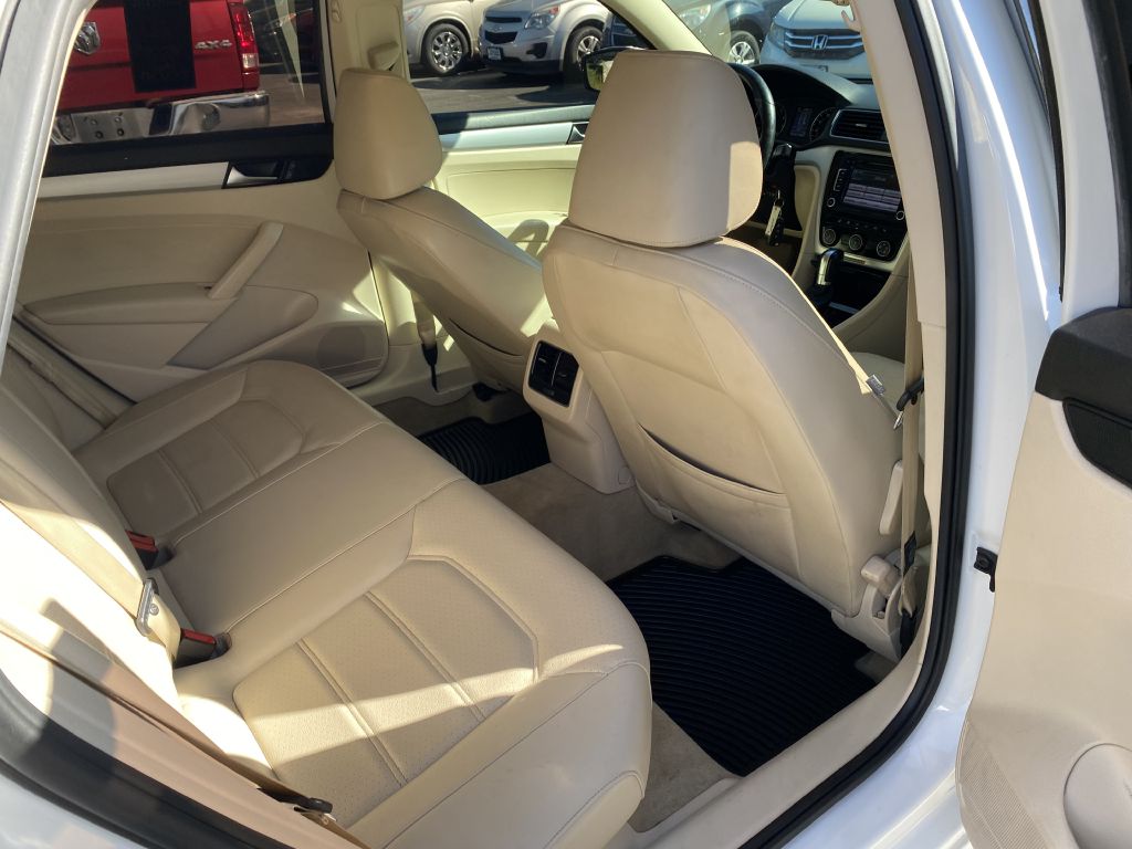 Photo 16 of this VOLKSWAGEN PASSAT