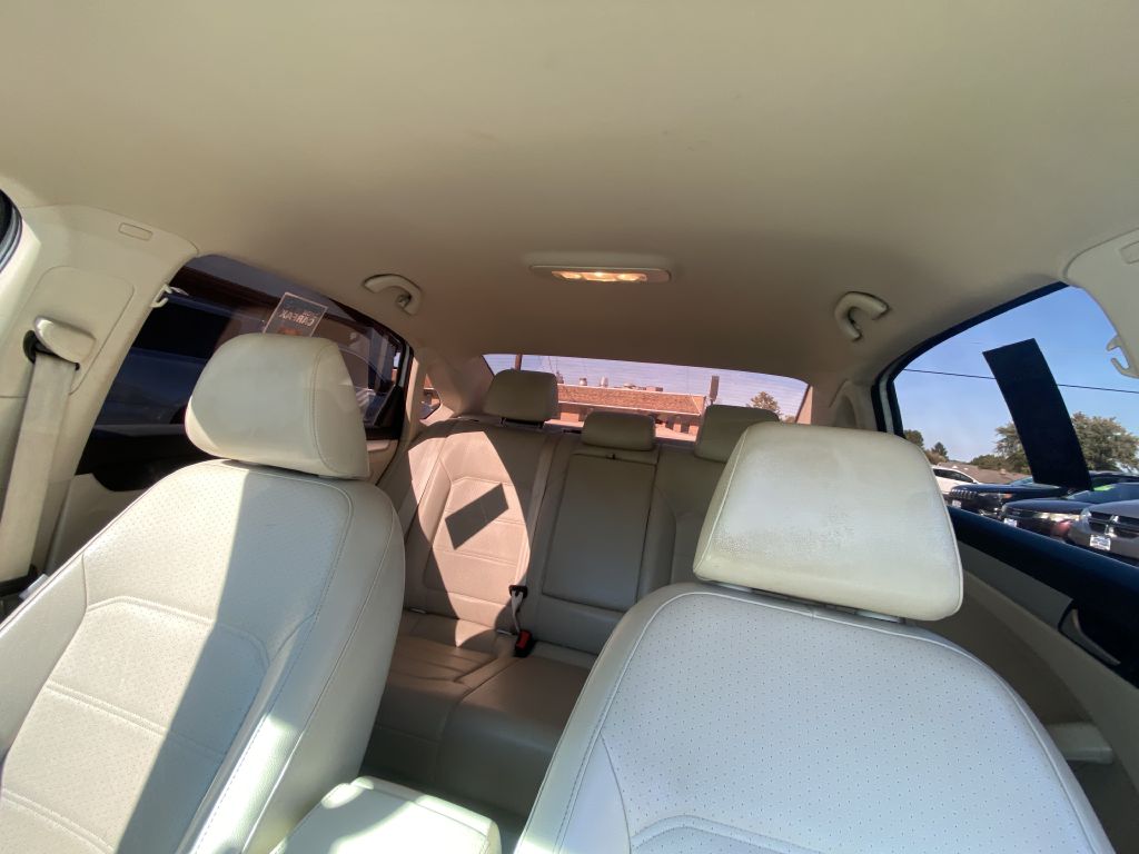 Photo 18 of this VOLKSWAGEN PASSAT