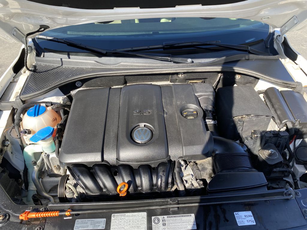 Photo 23 of this VOLKSWAGEN PASSAT