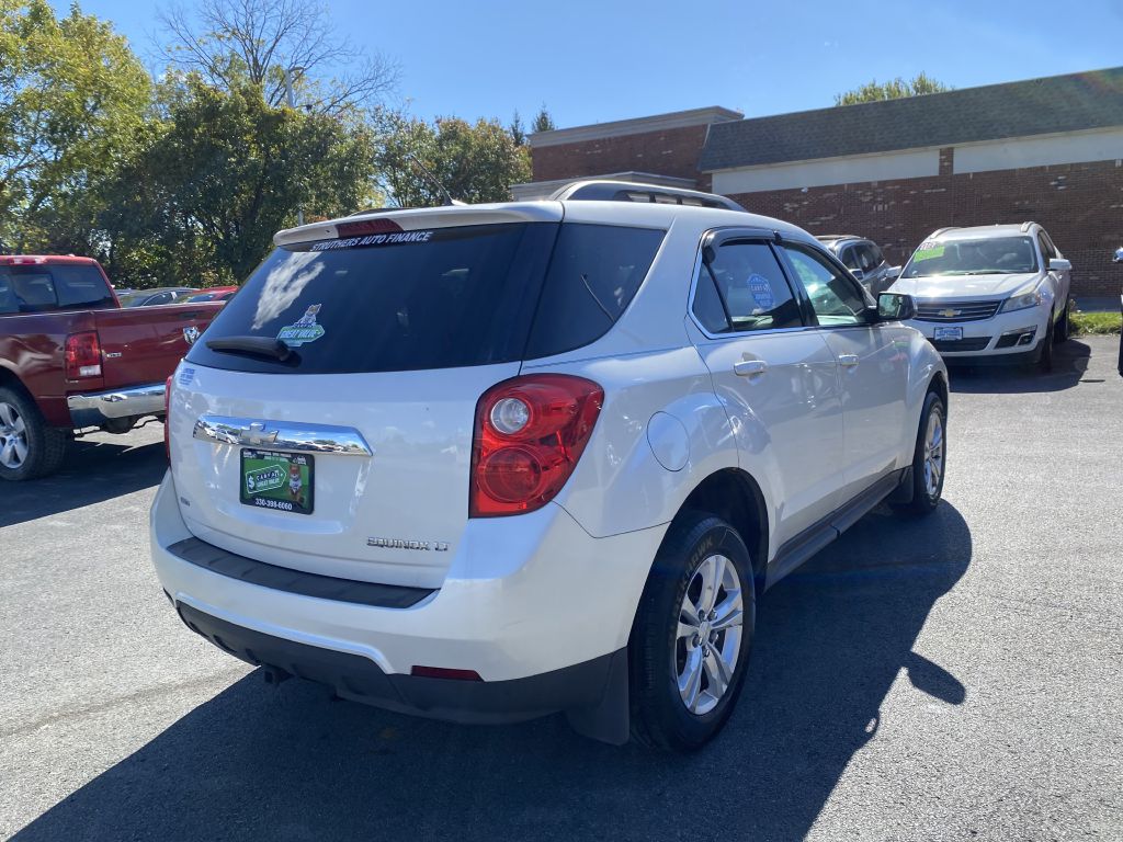 Photo 5 of this CHEVROLET EQUINOX