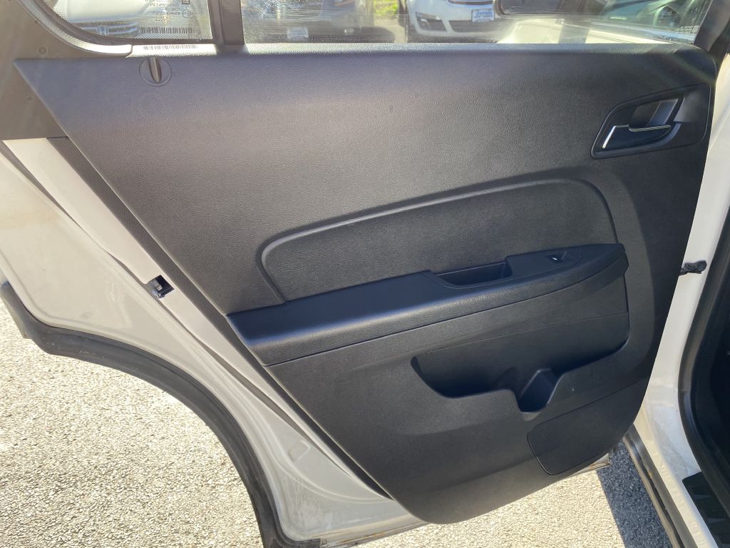 Photo 21 of this CHEVROLET EQUINOX