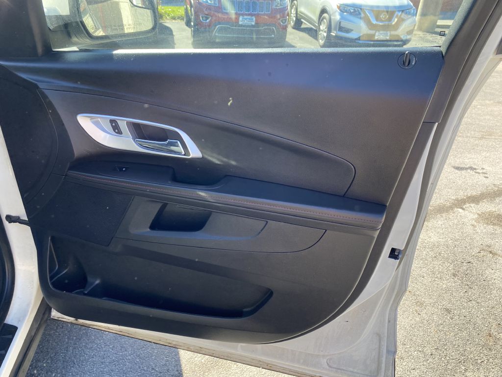 Photo 23 of this CHEVROLET EQUINOX