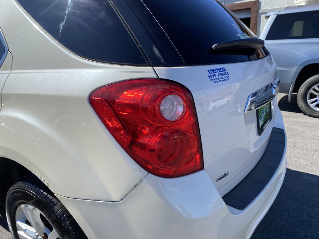 Photo 26 of this CHEVROLET EQUINOX