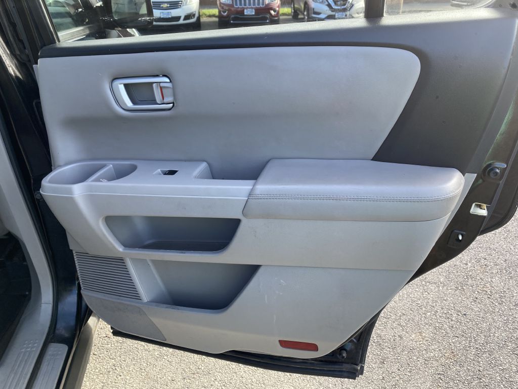 Photo 23 of this HONDA PILOT