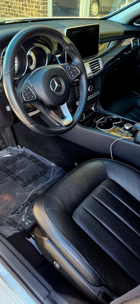 Photo 26 of this MERCEDES-BENZ CLS