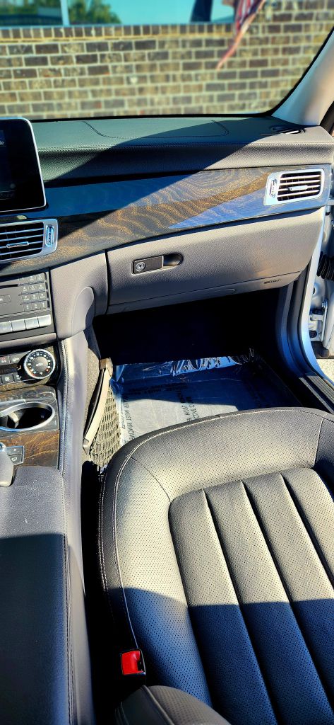 Photo 17 of this MERCEDES-BENZ CLS