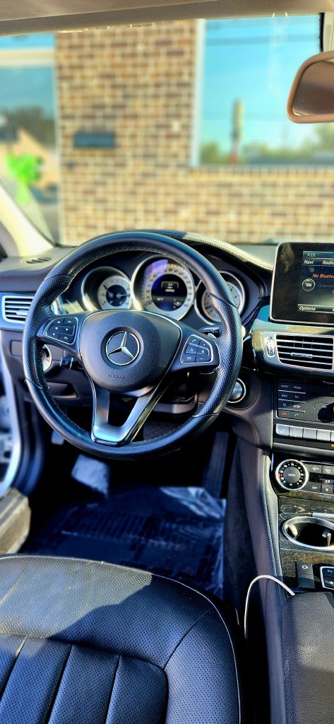 Photo 27 of this MERCEDES-BENZ CLS