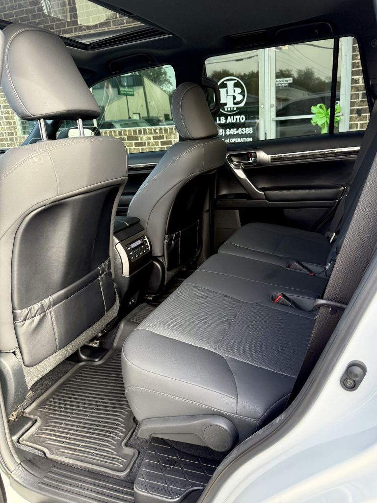 Photo 18 of this LEXUS GX