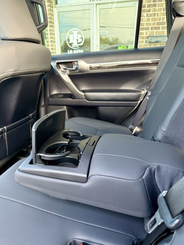 Photo 21 of this LEXUS GX