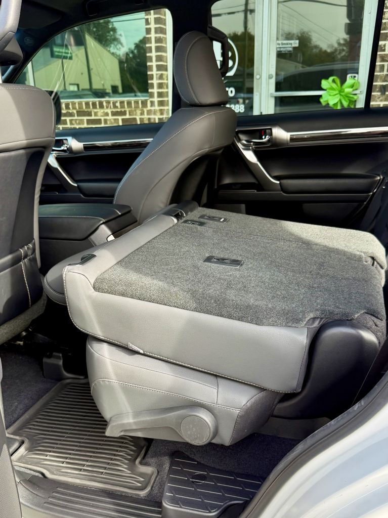 Photo 22 of this LEXUS GX