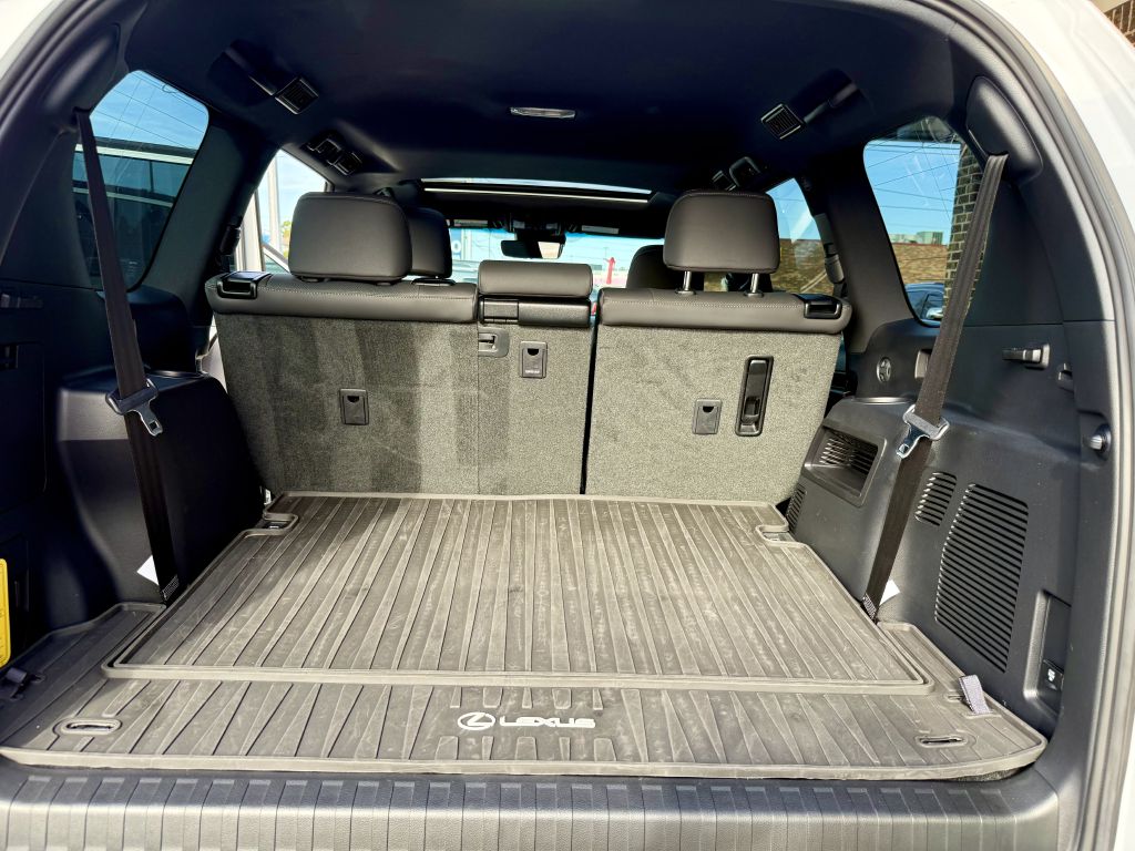 Photo 26 of this LEXUS GX