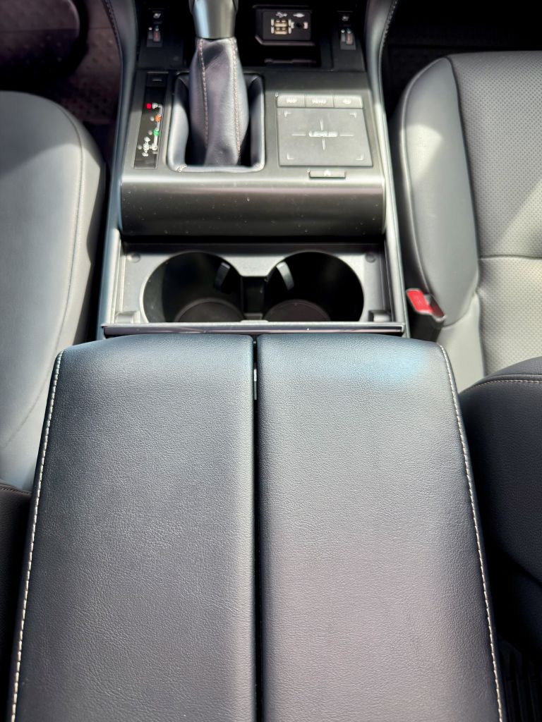 Photo 15 of this LEXUS GX