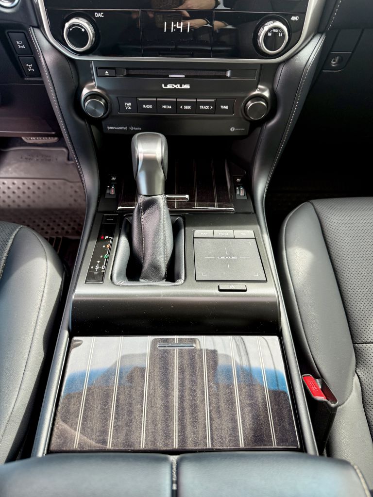 Photo 14 of this LEXUS GX