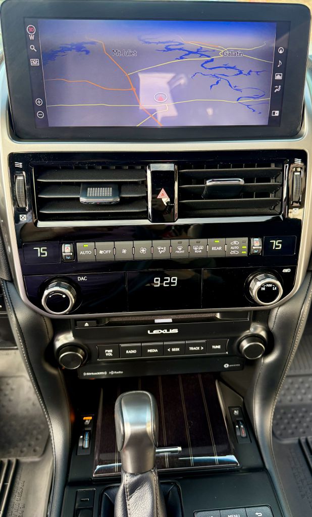 Photo 10 of this LEXUS GX