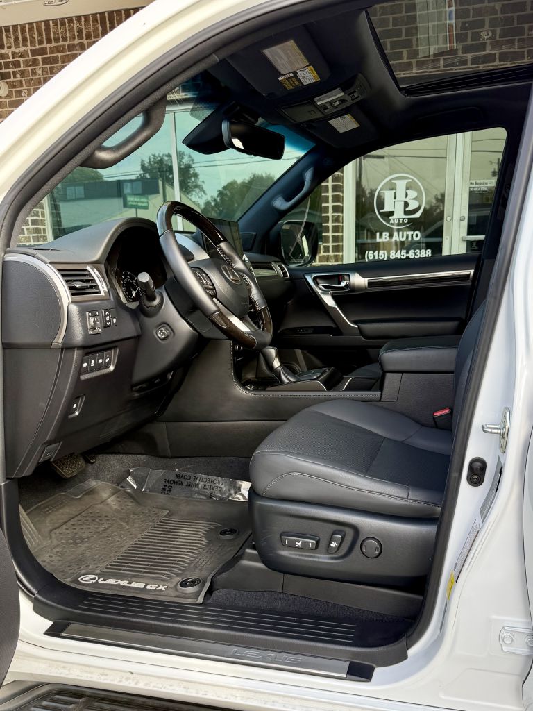 Photo 8 of this LEXUS GX