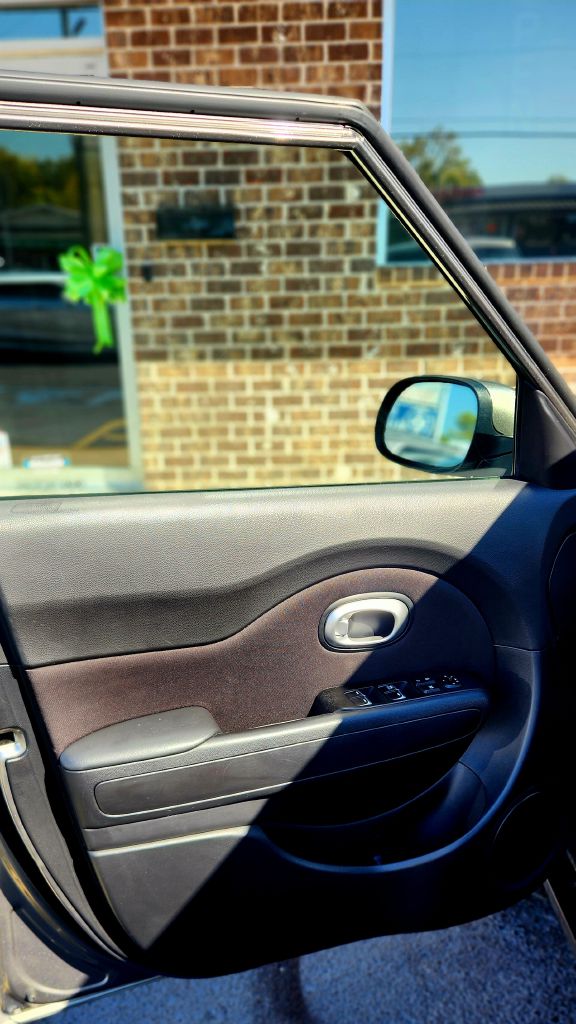 Photo 8 of this KIA SOUL
