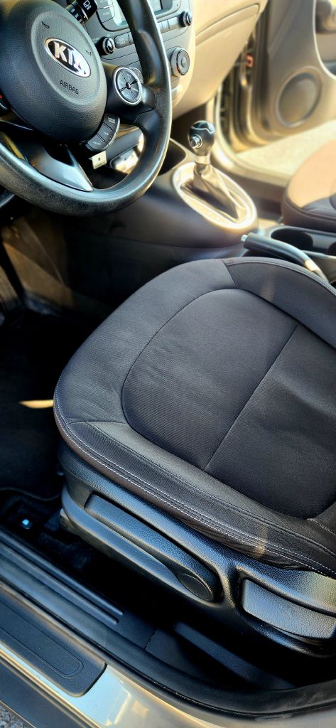 Photo 21 of this KIA SOUL