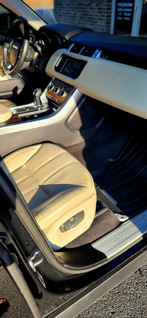 Photo 12 of this LAND ROVER RANGE ROVER SPO