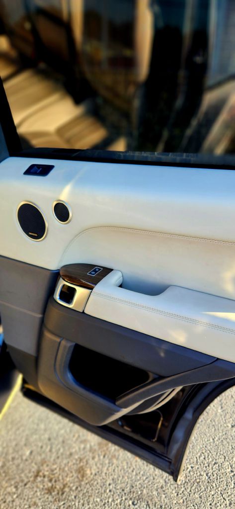 Photo 13 of this LAND ROVER RANGE ROVER SPO