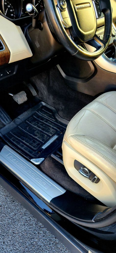 Photo 19 of this LAND ROVER RANGE ROVER SPO